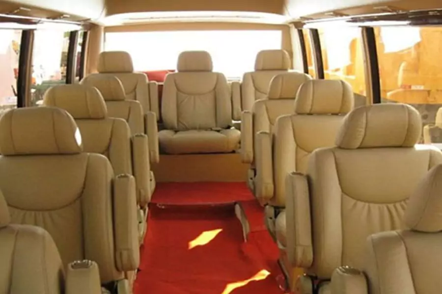 25-passenger minibus premium amenities